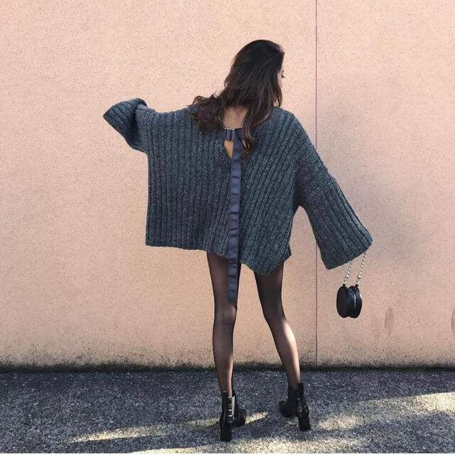 ALEXIA STAM(アリシアスタン)のBack tape Bell-sleeve Knit／juemi レディースのトップス(ニット/セーター)の商品写真