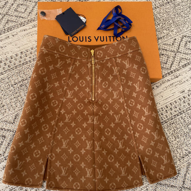 LOUIS VUITTON(ルイヴィトン)の10日まで専用です。イヴィトンモノグラムAラインウールシルクミニスカート レディースのスカート(ミニスカート)の商品写真