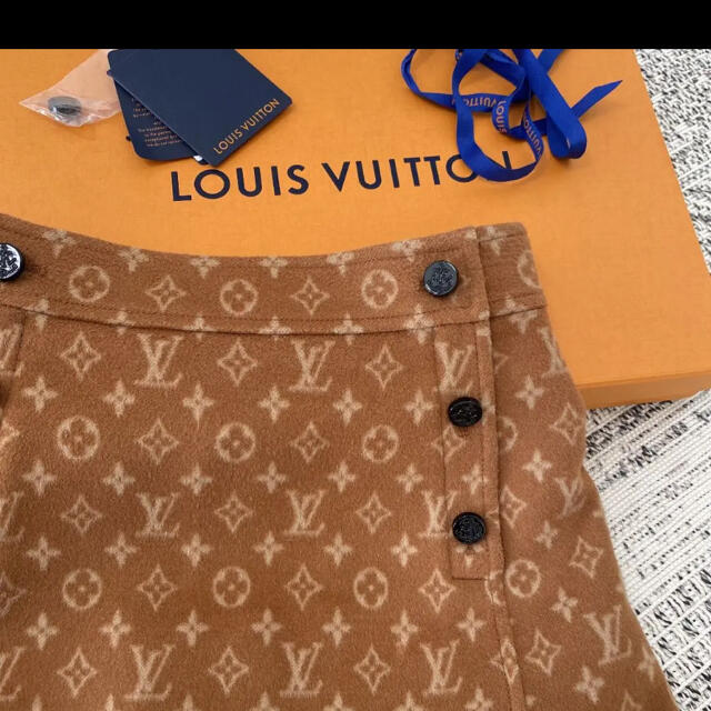 LOUIS VUITTON(ルイヴィトン)の10日まで専用です。イヴィトンモノグラムAラインウールシルクミニスカート レディースのスカート(ミニスカート)の商品写真