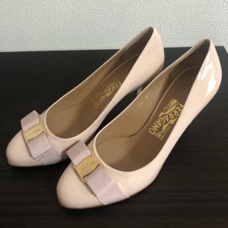 サルヴァトーレフェラガモ(Salvatore Ferragamo)の美品！フェラガモ パンプス ヴァラ☆CARLA☆6 1/2(ハイヒール/パンプス)