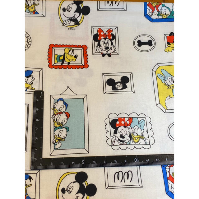 Disney(ディズニー)の新品●正規輸入品　ディズニー生地　ミッキー ミニープルート　綿100 50cm ハンドメイドの素材/材料(生地/糸)の商品写真