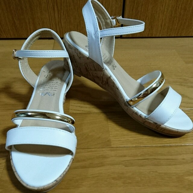ゴールド♡ホワイトローヒールサンダル レディースの靴/シューズ(サンダル)の商品写真
