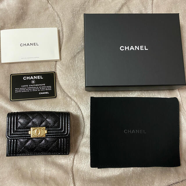 BOY CHANEL 3つ折り財布　ミニ財布