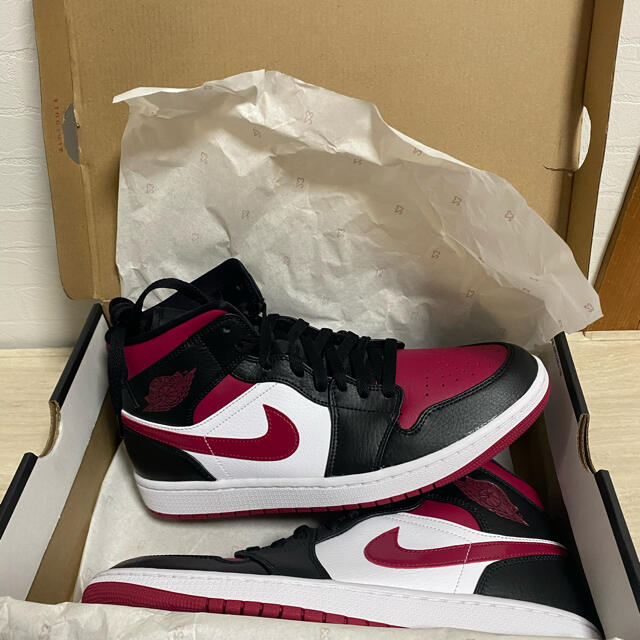 国産格安 NIKE - air jordan 1 mid 28.5の通販 by ヤマちゃん's shop|ナイキならラクマ 人気超激得