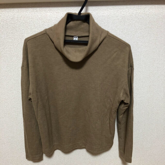 UNIQLO(ユニクロ)のユニクロ　ヒートテックオフタートルネックTシャツ　ベージュ　M レディースのレディース その他(その他)の商品写真