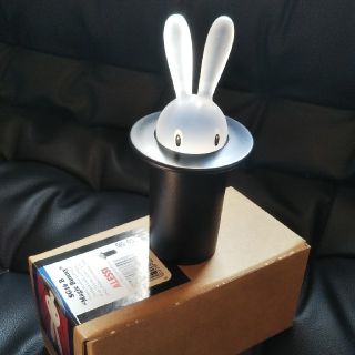 アレッシィ(ALESSI)の【新品未使用】ALESSI(アレッシィ) 爪楊枝入れ Magic Bunny(収納/キッチン雑貨)