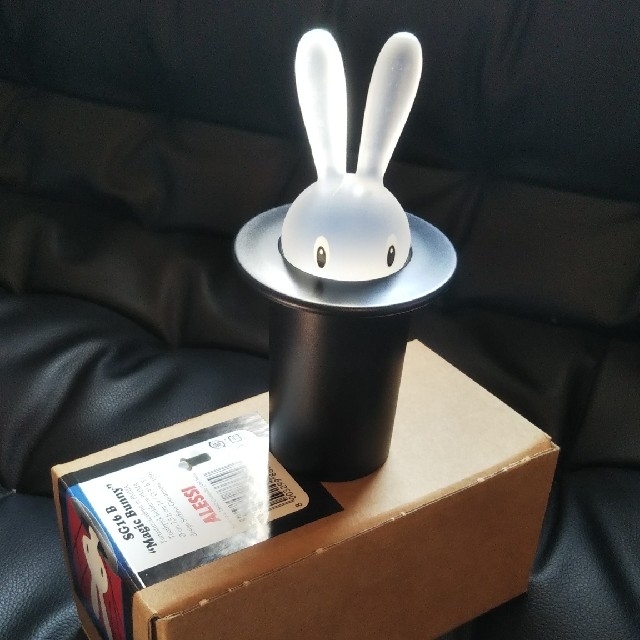 ALESSI(アレッシィ)の【新品未使用】ALESSI(アレッシィ) 爪楊枝入れ Magic Bunny インテリア/住まい/日用品のキッチン/食器(収納/キッチン雑貨)の商品写真