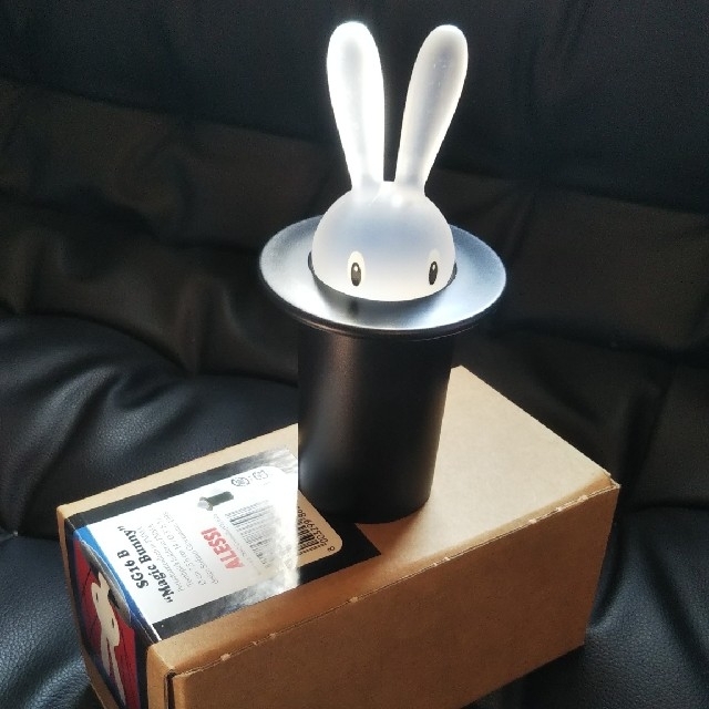 ALESSI(アレッシィ)の【新品未使用】ALESSI(アレッシィ) 爪楊枝入れ Magic Bunny インテリア/住まい/日用品のキッチン/食器(収納/キッチン雑貨)の商品写真