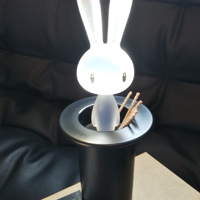 ALESSI(アレッシィ)の【新品未使用】ALESSI(アレッシィ) 爪楊枝入れ Magic Bunny インテリア/住まい/日用品のキッチン/食器(収納/キッチン雑貨)の商品写真