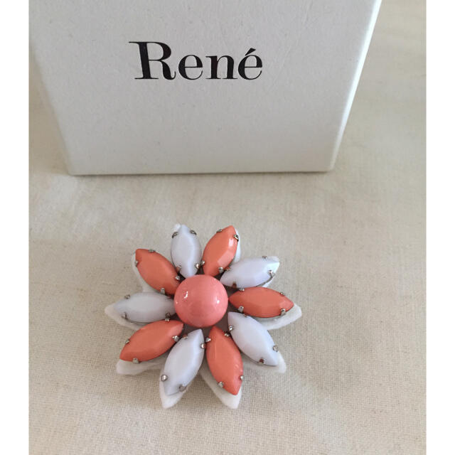 René(ルネ)のルネ  Rene ブローチ  お花 レディースのアクセサリー(ブローチ/コサージュ)の商品写真