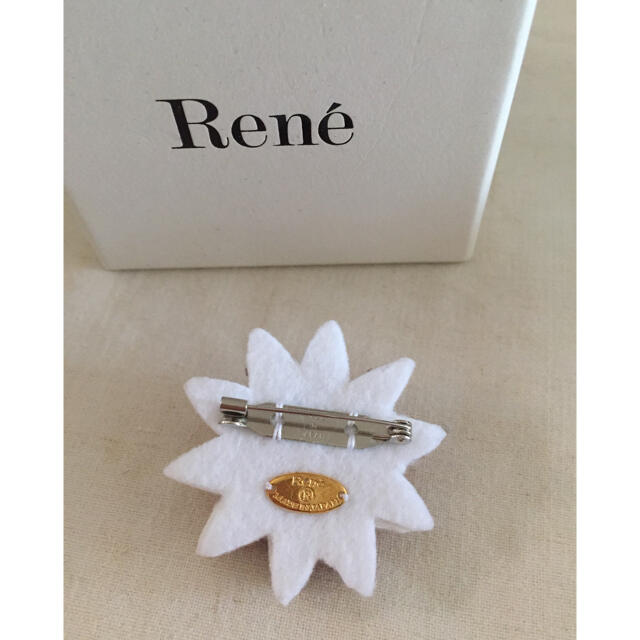 René(ルネ)のルネ  Rene ブローチ  お花 レディースのアクセサリー(ブローチ/コサージュ)の商品写真