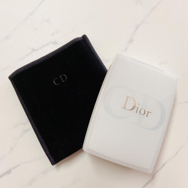 Christian Dior(クリスチャンディオール)のディオール　スノーサブリッシム　ホワイトニングパウダー　アイボリー コスメ/美容のベースメイク/化粧品(フェイスパウダー)の商品写真