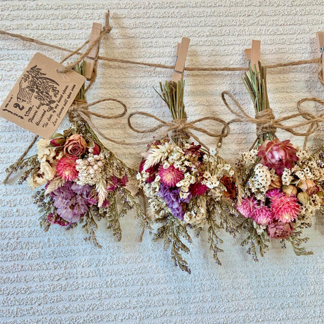 お花たっぷりドライフラワー スワッグ ガーランド❁¨̮126薔薇ローズピンク花束 ハンドメイドのフラワー/ガーデン(ドライフラワー)の商品写真