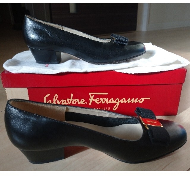 Salvatore Ferragamo(サルヴァトーレフェラガモ)のFerragamo フェラガモ パンプス ヴァラ レディースの靴/シューズ(ハイヒール/パンプス)の商品写真