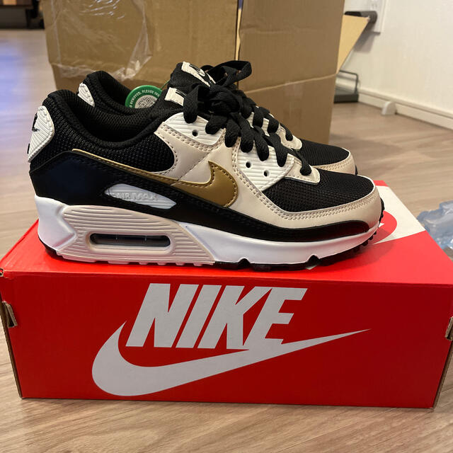 NIKE(ナイキ)のNIKE AIR Max 90 GOLD BLACK レディースの靴/シューズ(スニーカー)の商品写真