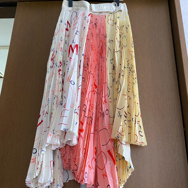 MONCLER(モンクレール)のモンクレール大人気プリーツスカート　パーカー　ダウン レディースのスカート(ロングスカート)の商品写真