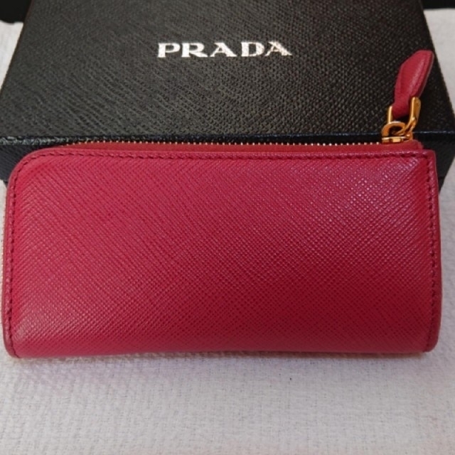 PRADA(プラダ)のPRADA 売り切れ 人気デザイン ピンク ゴールド キーケース リング 可愛い レディースのファッション小物(キーケース)の商品写真