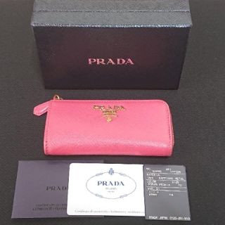 プラダ(PRADA)のPRADA 売り切れ 人気デザイン ピンク ゴールド キーケース リング 可愛い(キーケース)