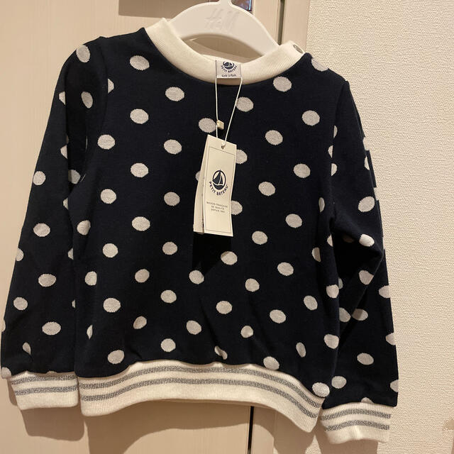 PETIT BATEAU(プチバトー)の新品タグ付き　104cmプチバトー　セーター キッズ/ベビー/マタニティのキッズ服女の子用(90cm~)(Tシャツ/カットソー)の商品写真