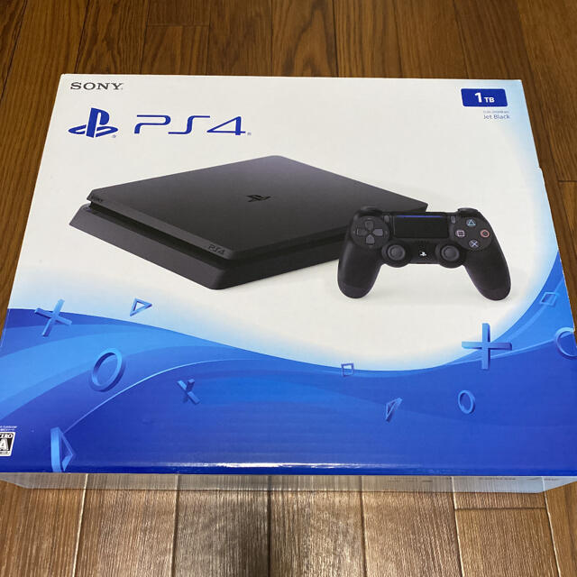 PlayStation®4 ジェット・ブラック 1TB(台座付)