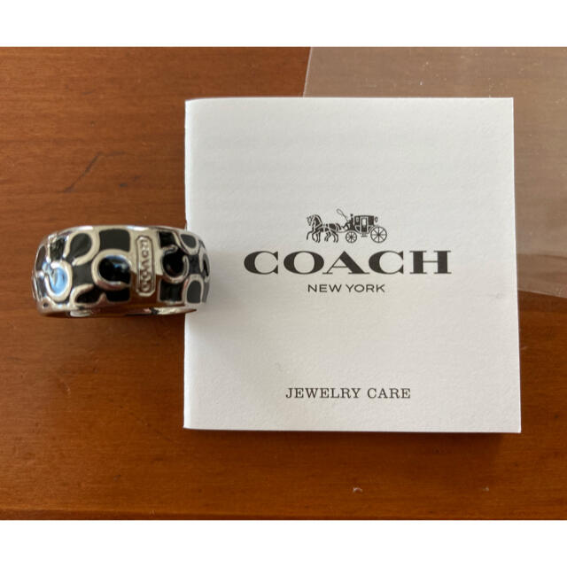 COACH(コーチ)の現在お買い得！　男女兼用！　新品！　coach  コーチ　黒×シルバー　リング レディースのアクセサリー(リング(指輪))の商品写真