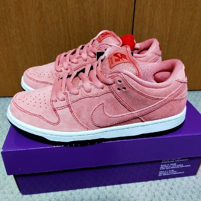 NIKE(ナイキ)の23.5cm NIKE SB DUNK LOW PRO PRM PINK PIG メンズの靴/シューズ(スニーカー)の商品写真