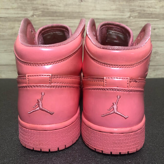 NIKE(ナイキ)のNIKE 25cm Air Jordan 1 ナイキジョーダン1 ピンクエナメル レディースの靴/シューズ(スニーカー)の商品写真