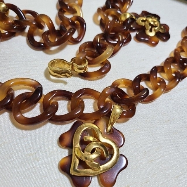 CHANEL - 入手困難 CHANEL べっ甲調 ベルト ネックレス シャネル CHANEL - 入手困難 CHANEL べっ甲調 ベルト ネックレス シャネル
