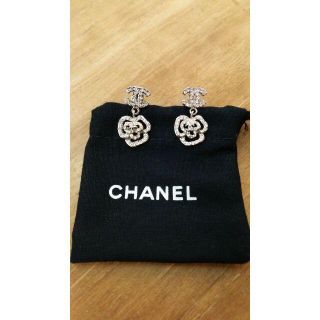 シャネル(CHANEL)のCHANEL シャネル　カメリア ピアス(ピアス)
