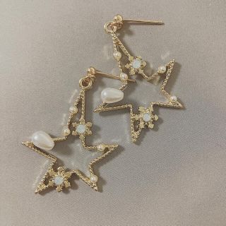 小さなパールのついた星のピアス(ピアス)