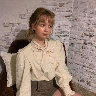 ロキエ(Lochie)のcotton ribbon cream blouse (シャツ/ブラウス(長袖/七分))