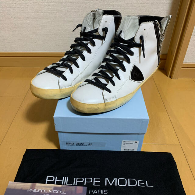 PHILIPPE MODEL(フィリップモデル)のフィリップモデル ハイカット ホワイト/ブラック レザー 42 メンズの靴/シューズ(スニーカー)の商品写真