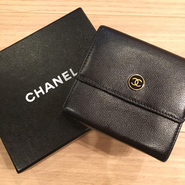 CHANEL(シャネル)のシャネル★ブラックレザー二つ折り財布♡ レディースのファッション小物(財布)の商品写真