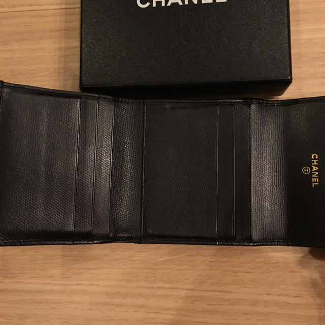 CHANEL(シャネル)のシャネル★ブラックレザー二つ折り財布♡ レディースのファッション小物(財布)の商品写真