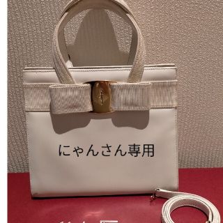 サルヴァトーレフェラガモ(Salvatore Ferragamo)の【サルヴァトーレフェラガモ 】ヴァラ バッグ(ハンドバッグ)