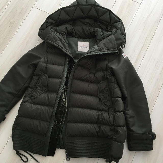 MONCLER(モンクレール)のMONCLER 希少モデル ハリエット ダウンコート ジャケット レディースのジャケット/アウター(ダウンジャケット)の商品写真