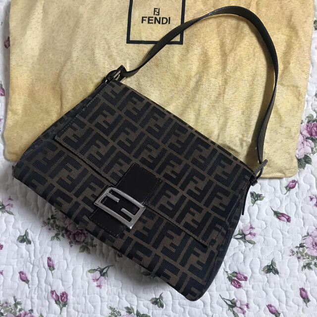 明日まで限定価格‼️ フェンディ　FENDI ズッカ柄　マンマバケットレディース