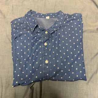 ユニクロ(UNIQLO)のシャツ ドット 水玉 春服 ワイシャツ レディース 洋服 ボタン付き(シャツ/ブラウス(長袖/七分))