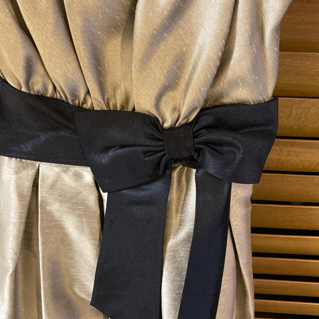 シャンパンゴールド　ドレスワンピース レディースのフォーマル/ドレス(ミディアムドレス)の商品写真