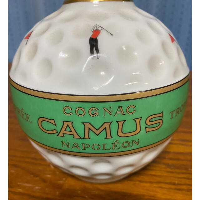古酒　CAMUS  NAPOLEON  ゴルフボール　トロフィー 食品/飲料/酒の酒(ブランデー)の商品写真