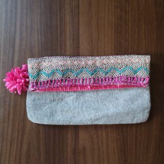 キャセリーニ(Casselini)のキャセリーニ クラッチバッグ ポーチ 刺繍(クラッチバッグ)