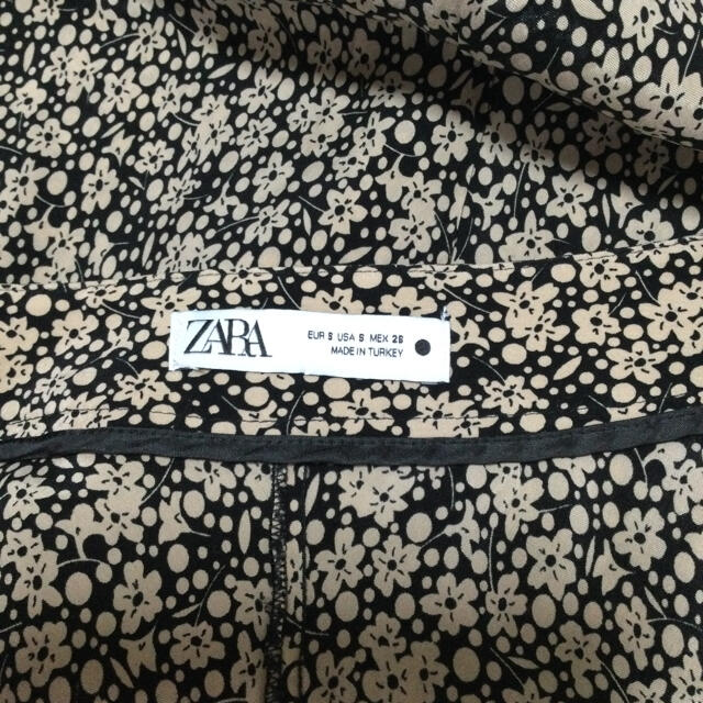 ZARA(ザラ)のZARA 花柄プリント地ミディスカート　S レディースのスカート(ロングスカート)の商品写真