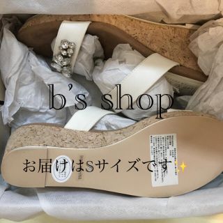 セヴントゥエルヴサーティ(VII XII XXX)の新品♡定価14850円 ビジューサンダル 21.5～22cm ホワイト　 (サンダル)