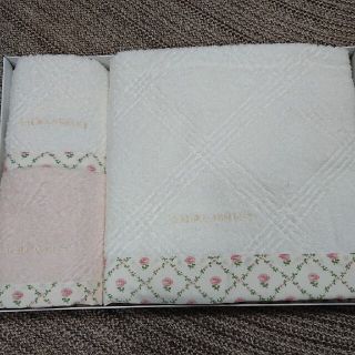 ローラアシュレイ(LAURA ASHLEY)の専用です☆新品☆ローラアシュレイ タオルセット(タオル/バス用品)