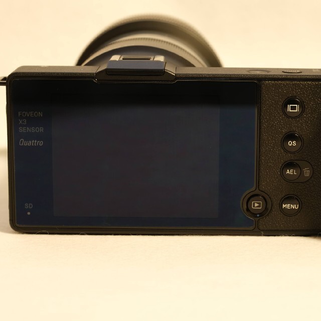 SIGMA(シグマ)のSIGMA dp0 quattro LVF-01 ビューファインダー、予備電池付 スマホ/家電/カメラのカメラ(コンパクトデジタルカメラ)の商品写真