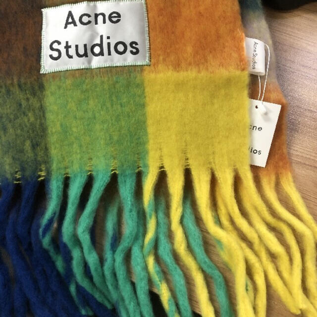 ACNE(アクネ)のAcne Studios アクネストゥディオズ　マルチチェック柄マフラー レディースのファッション小物(マフラー/ショール)の商品写真