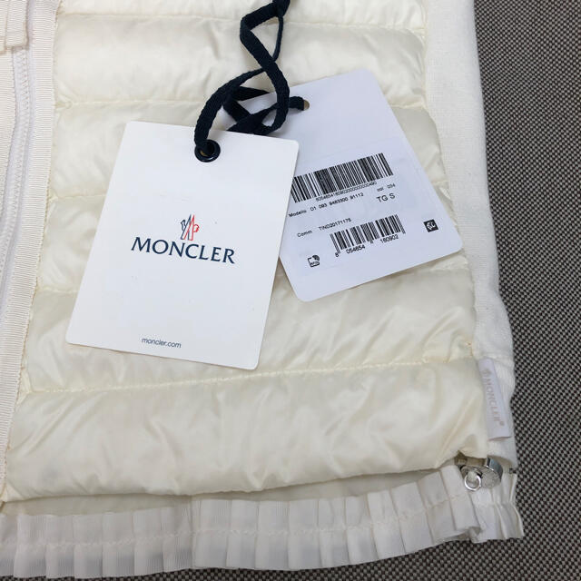 MONCLER(モンクレール)のはな様　Moncler 2018SS ダウンニット ベスト　サイズS 美品 レディースのジャケット/アウター(ダウンベスト)の商品写真