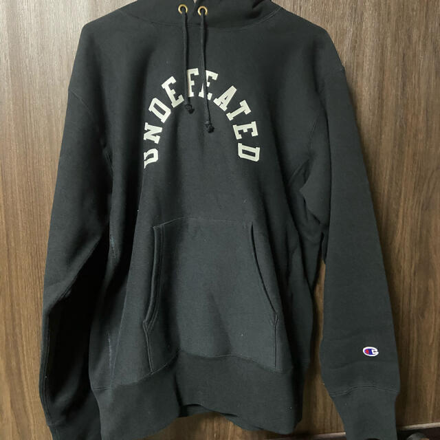 UNDEFEATED(アンディフィーテッド)の【 L】UNDEFEATED CHAMPION ARCH LOGO HOODIE メンズのトップス(パーカー)の商品写真