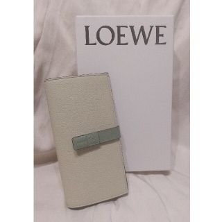 ロエベ(LOEWE)の【新品未使用】希少完売色！ロエベ ラージバーティカルウォレット(財布)