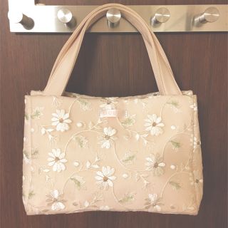 ゲス(GUESS)の【美品】刺繍♡お花 Guessバッグ(ハンドバッグ)